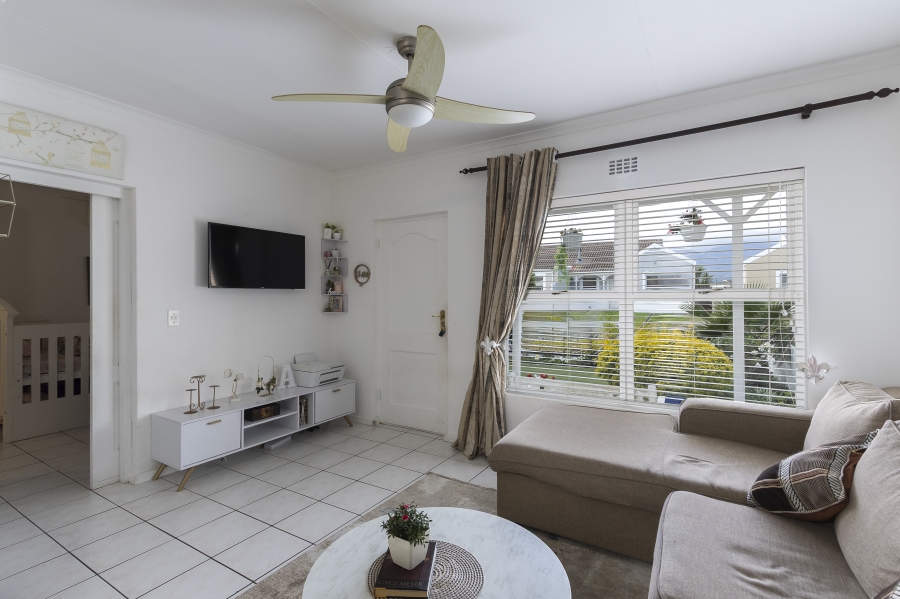 1 Bedroom Property for Sale in Dobson Western Cape